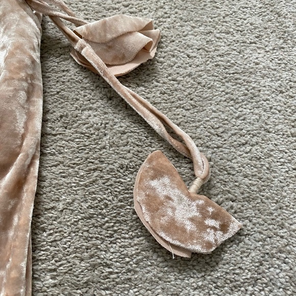 BNWT Gorgeous blush tan peach velvet pants by Kori. Size small. - Picture 4 of 9